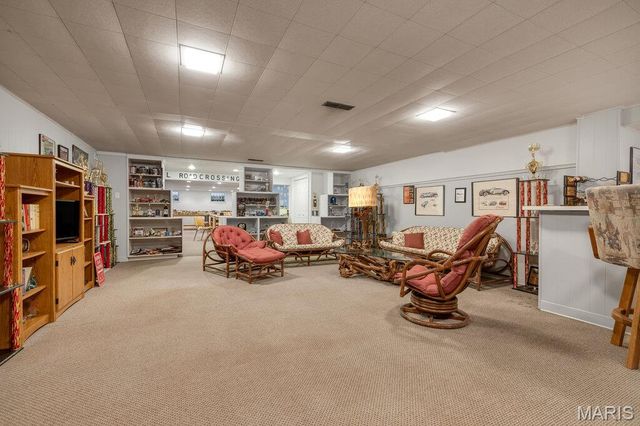 1 Huntleigh Trails Lane, St Louis, MO 63131