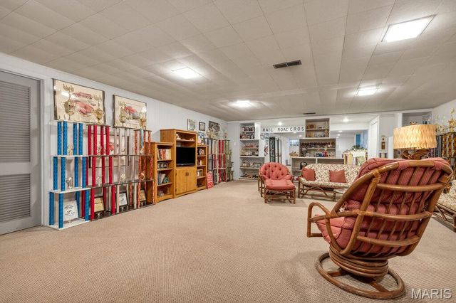 1 Huntleigh Trails Lane, St Louis, MO 63131