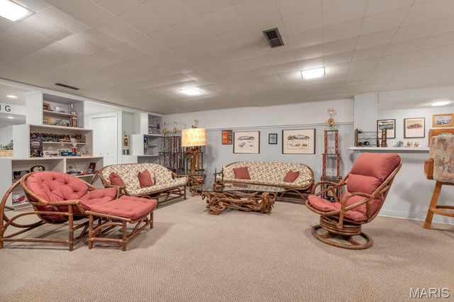 1 Huntleigh Trails Lane, St Louis, MO 63131
