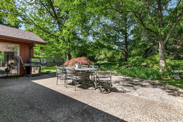 1 Huntleigh Trails Lane, St Louis, MO 63131