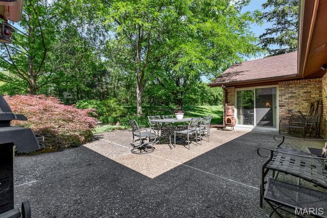 1 Huntleigh Trails Lane, St Louis, MO 63131