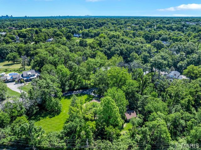 1 Huntleigh Trails Lane, St Louis, MO 63131