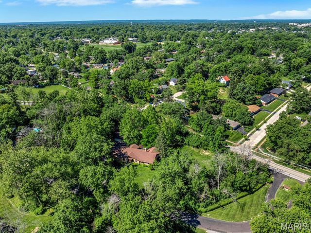 1 Huntleigh Trails Lane, St Louis, MO 63131