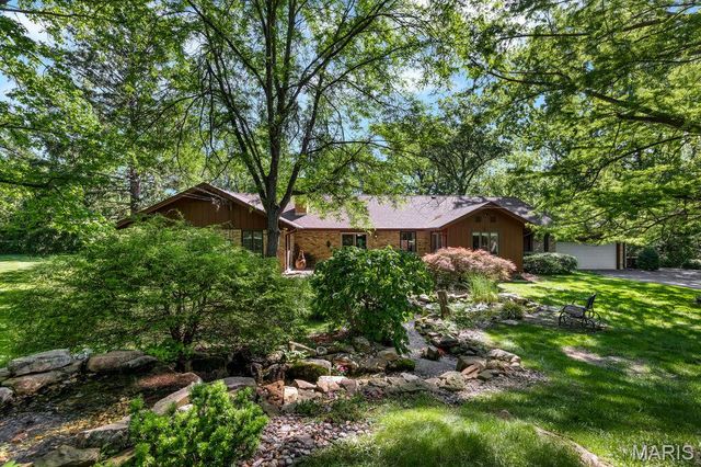 1 Huntleigh Trails Lane, St Louis, MO 63131