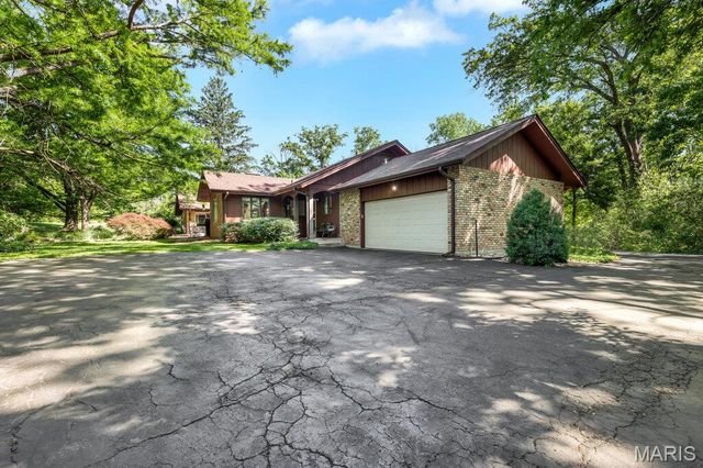 1 Huntleigh Trails Lane, St Louis, MO 63131
