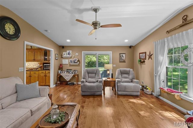 4235 Highway 50, Leslie, MO 63056