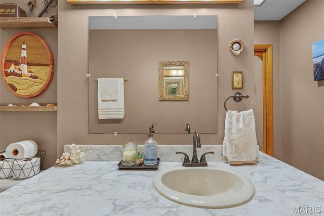 4235 Highway 50, Leslie, MO 63056