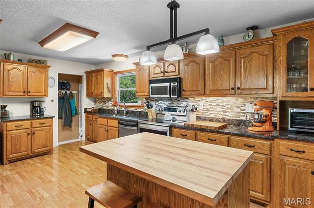 4235 Highway 50, Leslie, MO 63056