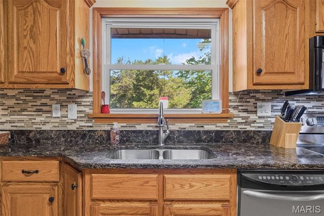 4235 Highway 50, Leslie, MO 63056