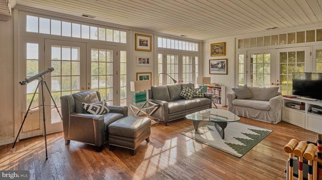 2462 N RIVER RD, New Hope, PA 18938