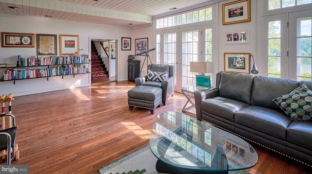 2462 N RIVER RD, New Hope, PA 18938