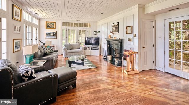 2462 N RIVER RD, New Hope, PA 18938