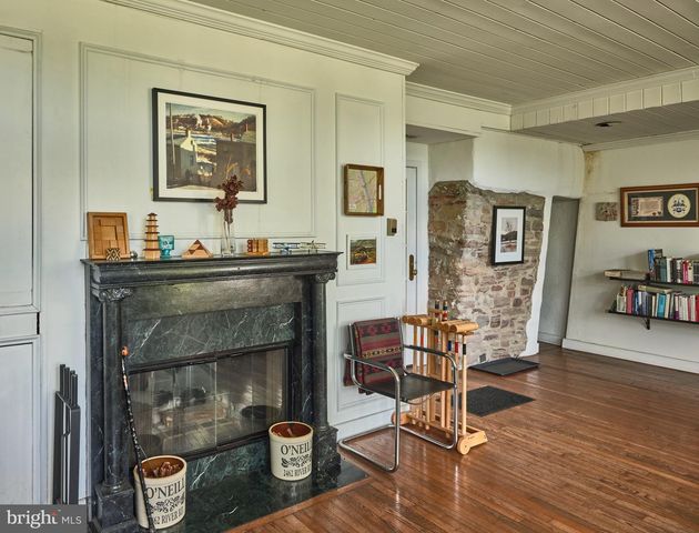 2462 N RIVER RD, New Hope, PA 18938