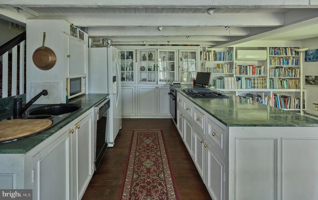 2462 N RIVER RD, New Hope, PA 18938