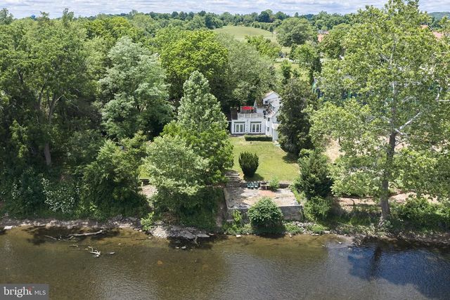 2462 N RIVER RD, New Hope, PA 18938