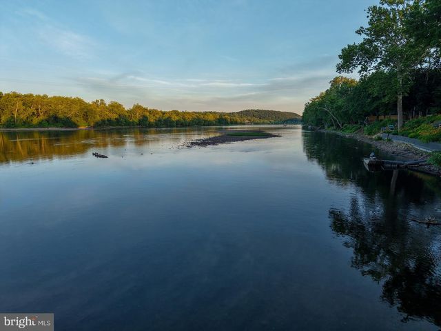 2462 N RIVER RD, New Hope, PA 18938