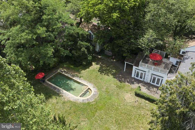 2462 N RIVER RD, New Hope, PA 18938