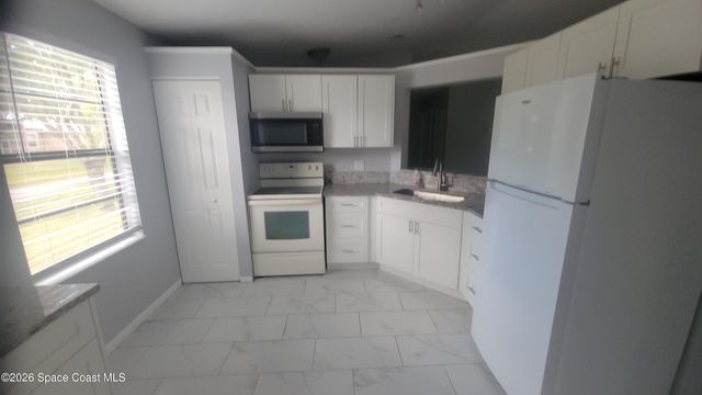 737 Geoffrey Avenue SW, Palm Bay, FL 32908