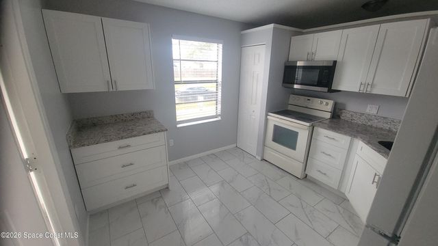 737 Geoffrey Avenue SW, Palm Bay, FL 32908