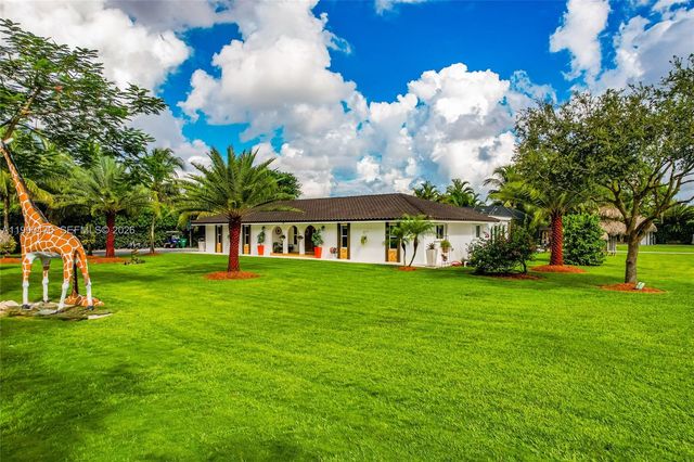 18851 SW 218th St, Miami, FL 33170
