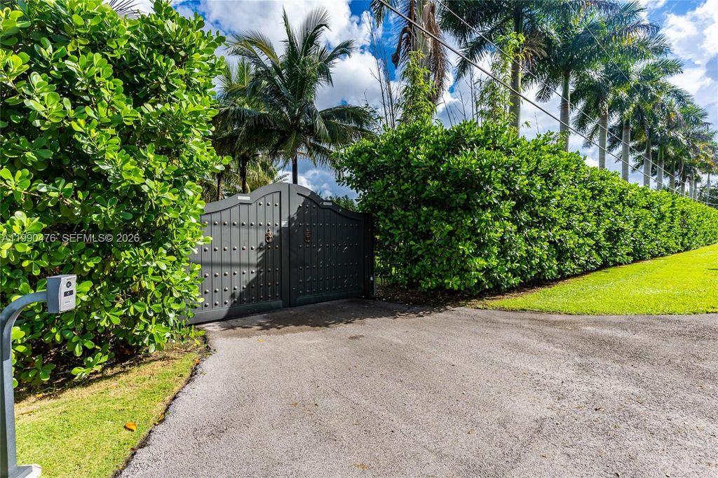 18851 SW 218th St, Miami, FL 33170