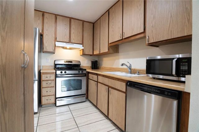 27064 Crossglade, Canyon Country, CA 91351