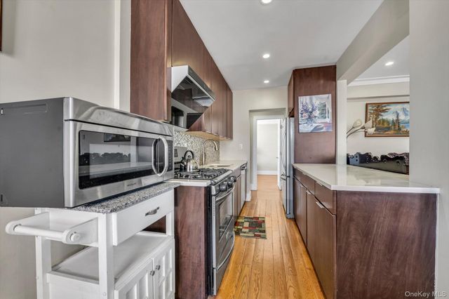132-35 Sanford Avenue 613, Flushing, NY 11355