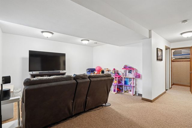 1605 3rd Street, Eldora, IA 50627