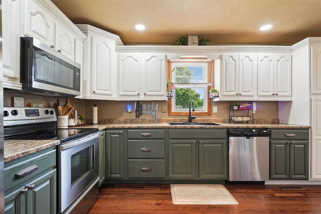 1605 3rd Street, Eldora, IA 50627