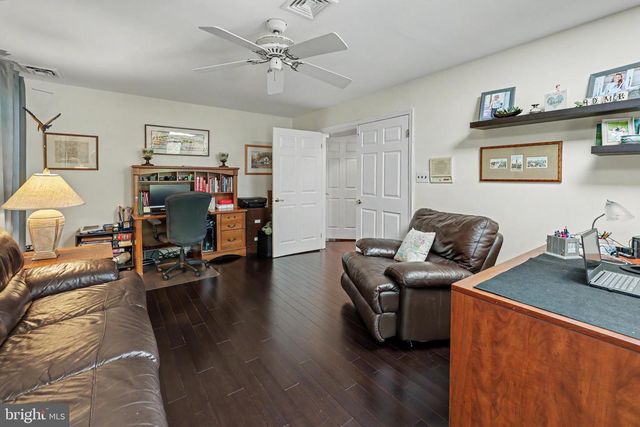 518 TASKER AVE, Folsom, PA 19033