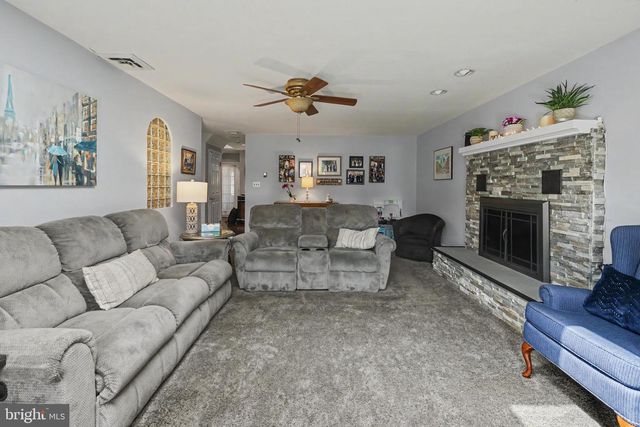 518 TASKER AVE, Folsom, PA 19033