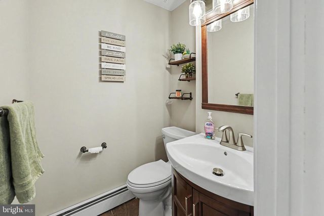 518 TASKER AVE, Folsom, PA 19033