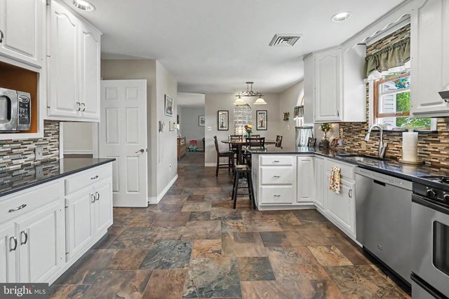 518 TASKER AVE, Folsom, PA 19033