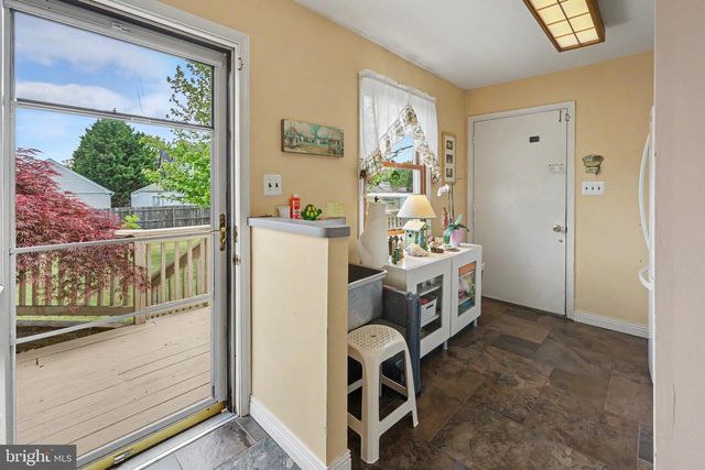 518 TASKER AVE, Folsom, PA 19033