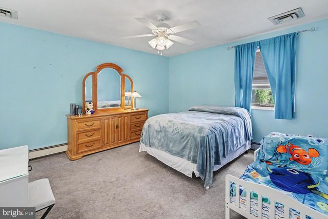 518 TASKER AVE, Folsom, PA 19033