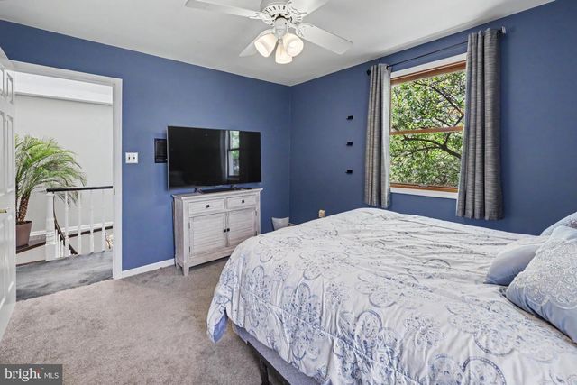 518 TASKER AVE, Folsom, PA 19033