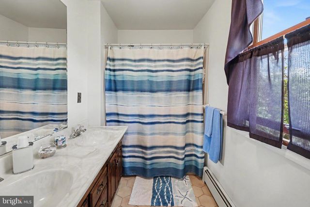 518 TASKER AVE, Folsom, PA 19033