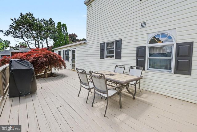 518 TASKER AVE, Folsom, PA 19033