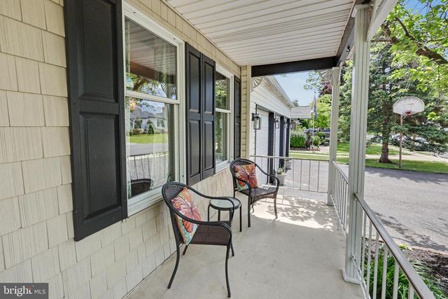 518 TASKER AVE, Folsom, PA 19033