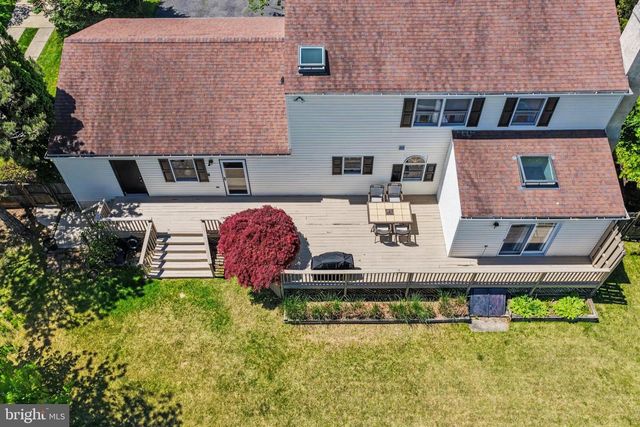 518 TASKER AVE, Folsom, PA 19033