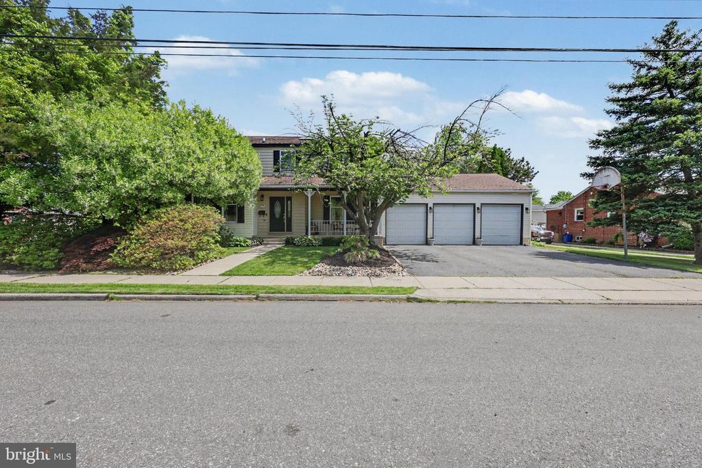 518 TASKER AVE, Folsom, PA 19033