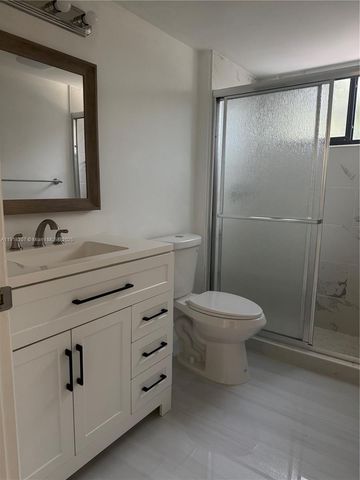 605 Ives Dairy Rd 306-7, Miami, FL 33179