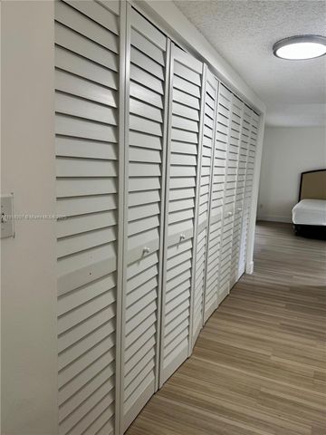 605 Ives Dairy Rd 306-7, Miami, FL 33179