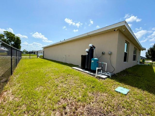 4104 NE 12th Court, Cape Coral, FL 33909