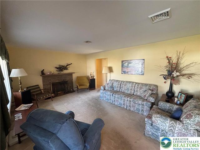 230 Adams Street, South Whitehall Twp, PA 18104