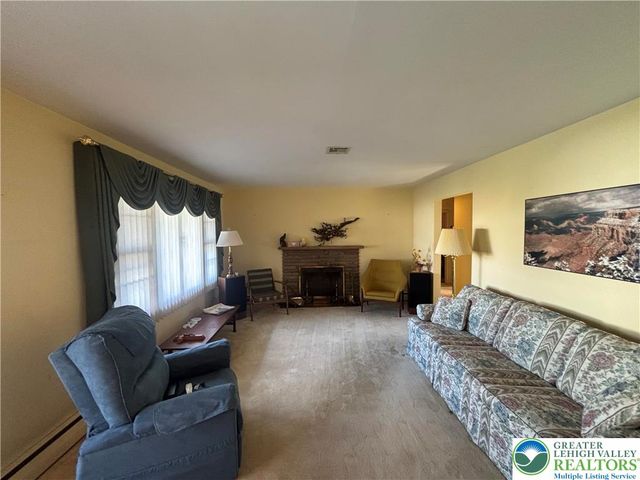 230 Adams Street, South Whitehall Twp, PA 18104