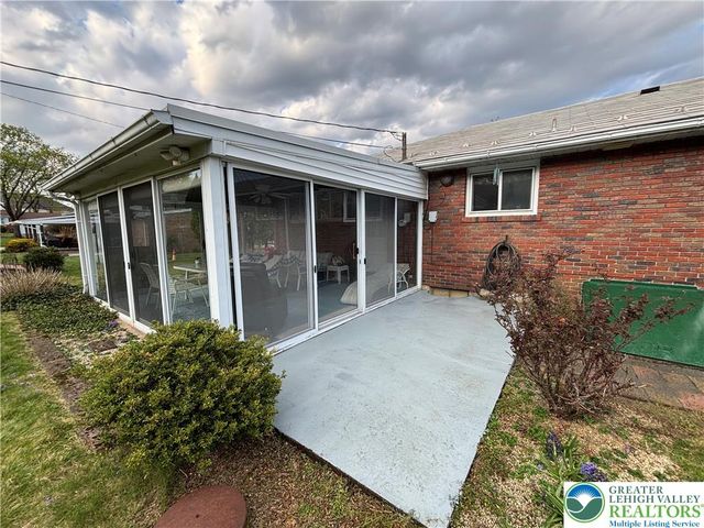 230 Adams Street, South Whitehall Twp, PA 18104