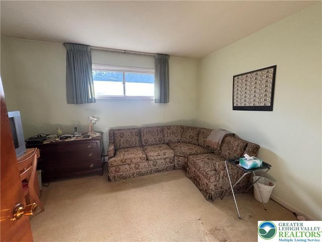 230 Adams Street, South Whitehall Twp, PA 18104