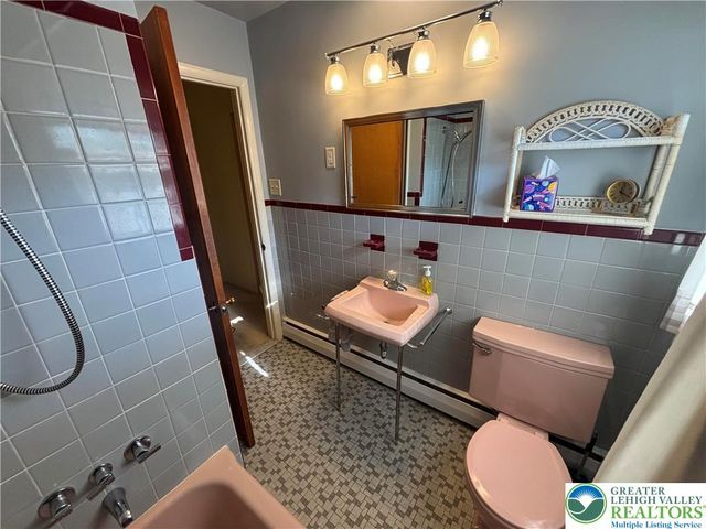 230 Adams Street, South Whitehall Twp, PA 18104