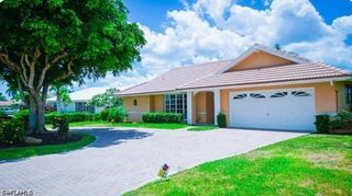 438 Torrey Pines PT, Naples, FL 34113